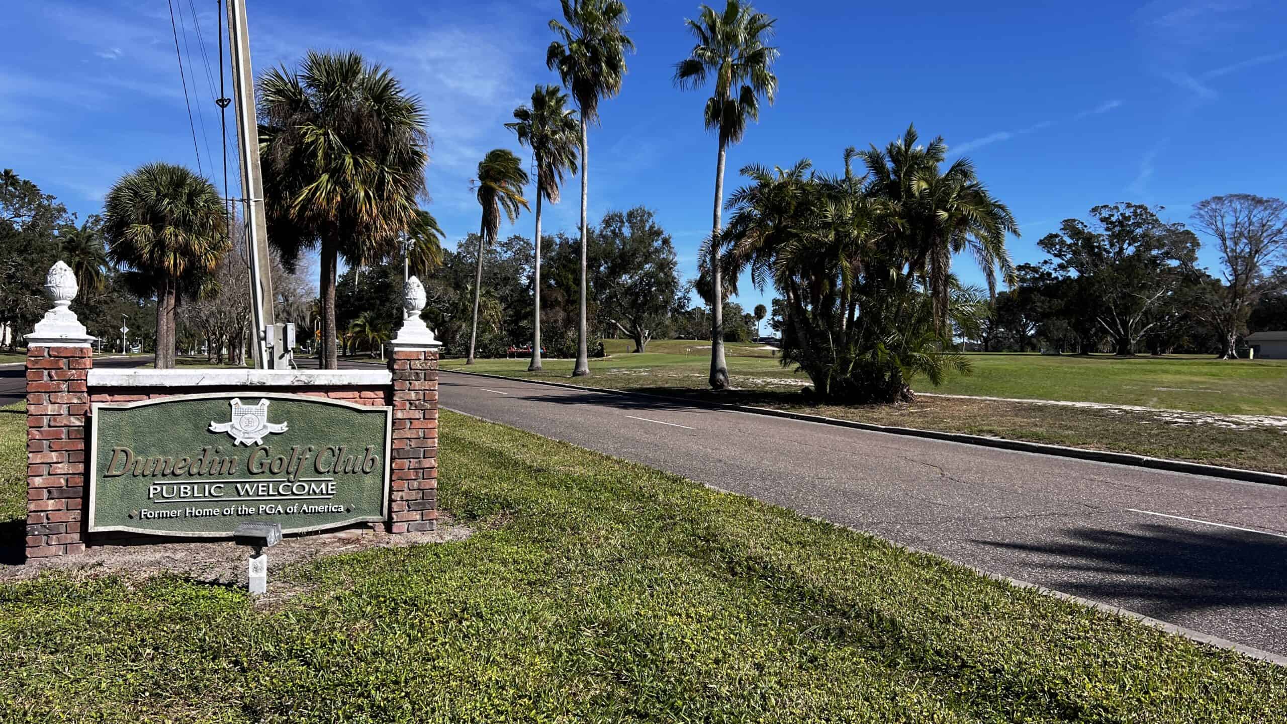 The entrance to the Dunedin Golf Club. 