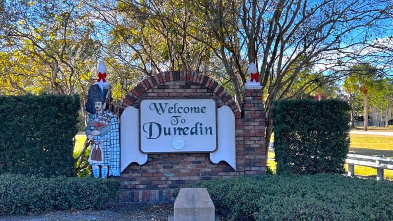 The Welcome to Dunedin sign